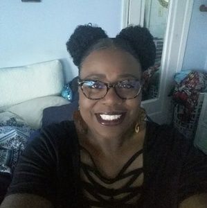 Meet your Posher, Roxanne